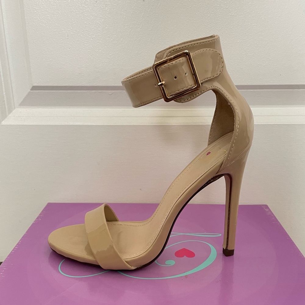 Nude Open toe heels